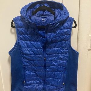 Uniqlo zip up Puffer Vest with hood